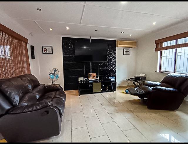 3 BEDROOM SIMPLEX FOR SALE IN AVOCA